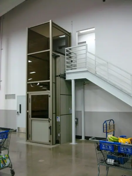 Plataforma de acessibilidade cabinada