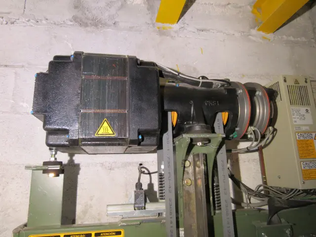 máquina de tração de um elevador sem casa de máquinas