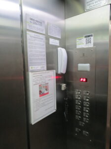 interfone no elevador